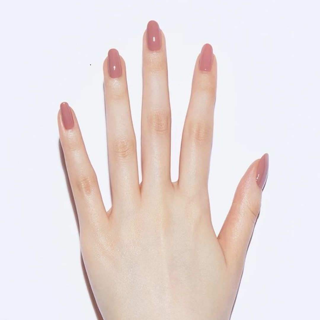 GEL POLISH ON NATURAL NAILS INR 500